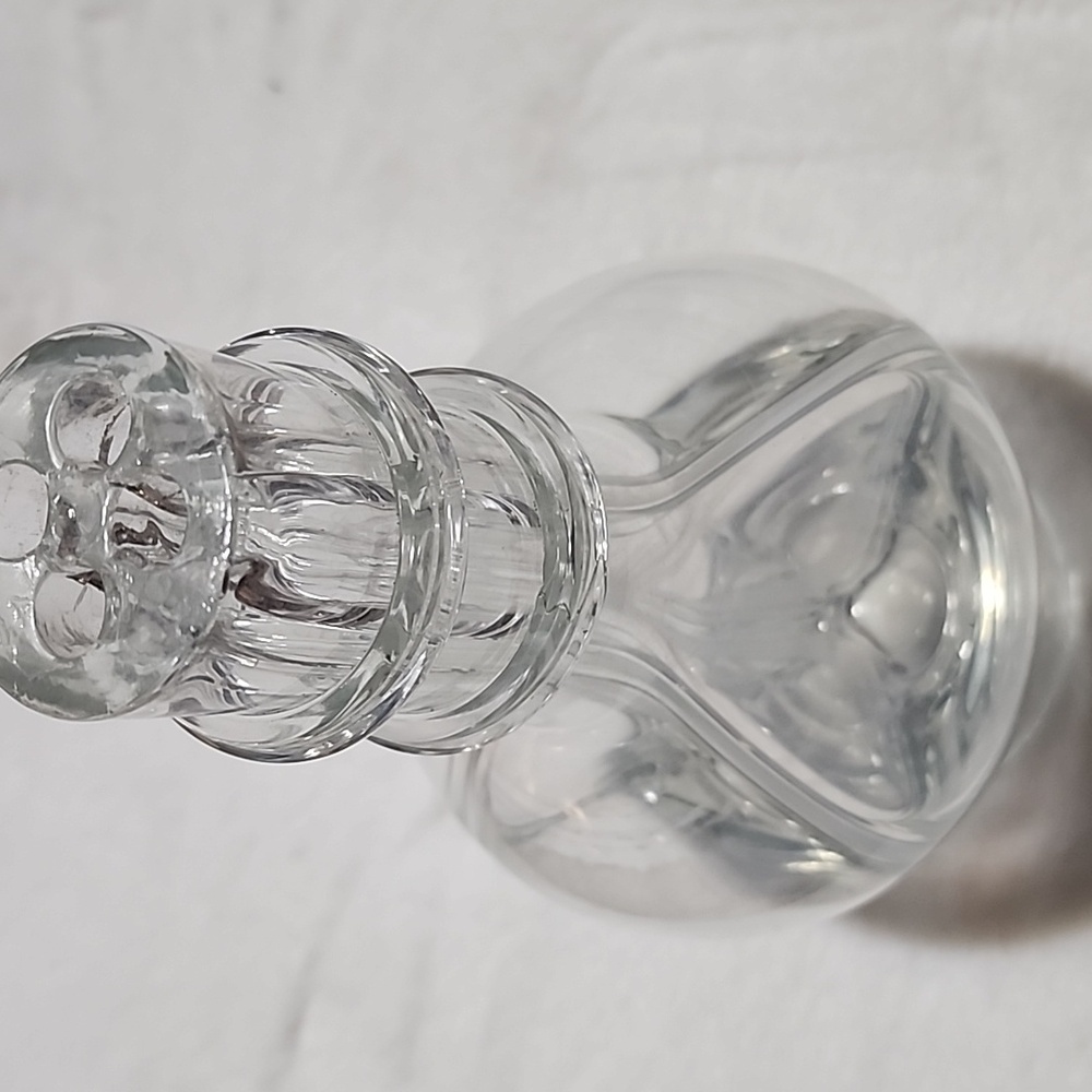 VINTAGE  HEAVYWEIGHT  CLEAR GLASS FLOWER VASE. - Picture 6 of 6